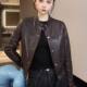 Jacket ຫນັງ Retro Collarless ສີດໍາຂອງແມ່ຍິງ 2026 ດູໃບໄມ້ລົ່ນແລະລະດູຫນາວ 2026 ຄົນອັບເດດ: ເສື້ອຫນັງຄົນອັບເດດ: ແບບສະບາຍອະເນກປະສົງ