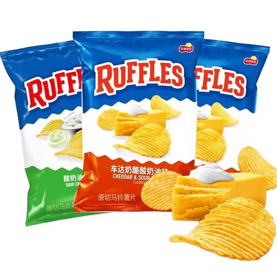 Картофельные чипсы со вкусом сыра Чеддер и сметаной Lay's Ruffles, 82 г, большая сумка, повседневные закуски