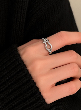 小众设计满钻马蹄扣麻花戒指气质冷淡风简约轻奢感食指戒