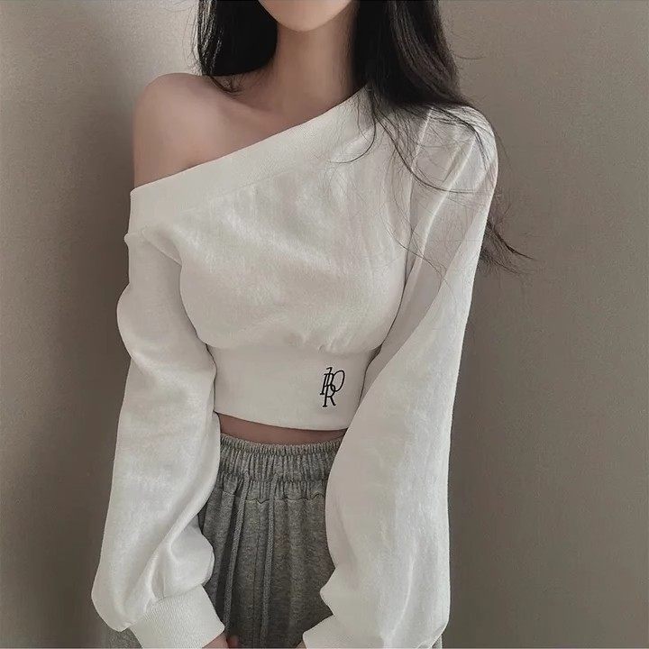 外贸实拍辣妹甜飒风斜领露肩卫衣女秋季宽松刺绣短款露脐上衣,淘宝优惠券,粉丝福利购,淘宝优惠卷