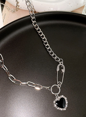 Black Necklace黑色爱心拼接项链女别针个性时尚复古毛衣链锁骨链