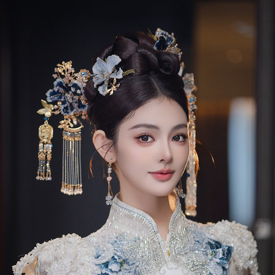 Tocado nupcial de estilo chino, accesorios para el cabello azul Xiuhe, Hanfu, vestido de mañana, cheongsam, accesorios, joyería de estilo antiguo que hace flores y hace líquidos