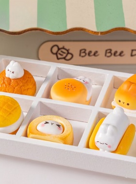 微景观仿真可爱兔兔小面包摆件