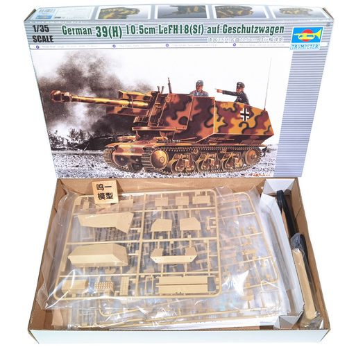 小号手 00353 1/35德国39(H)105mm自行榴弹炮(附内构兵人) - 图2