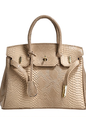 轻奢风衣帽间包包摆件