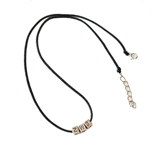 s925纯银26字母项链小众设计定制名字吊坠简约情侣锁骨链男女礼物 - 图3