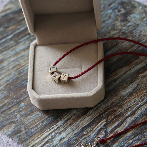 s925纯银26字母项链小众设计定制名字吊坠简约情侣锁骨链男女礼物 - 图1