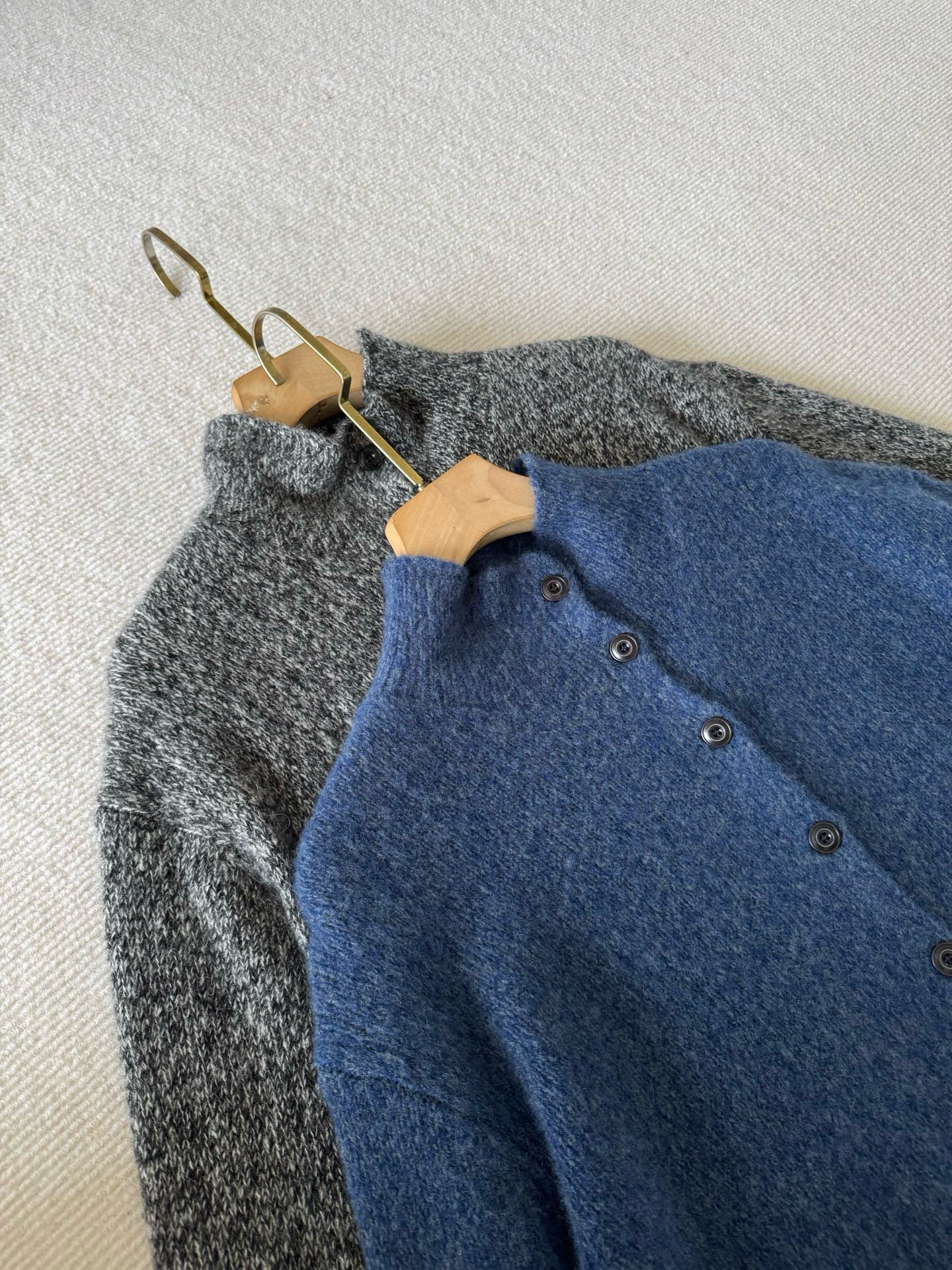 2025冬季新款女士半高领女重磅夹花山羊绒真丝宽松高领单排扣开衫,淘宝优惠券,粉丝福利购,淘宝优惠卷