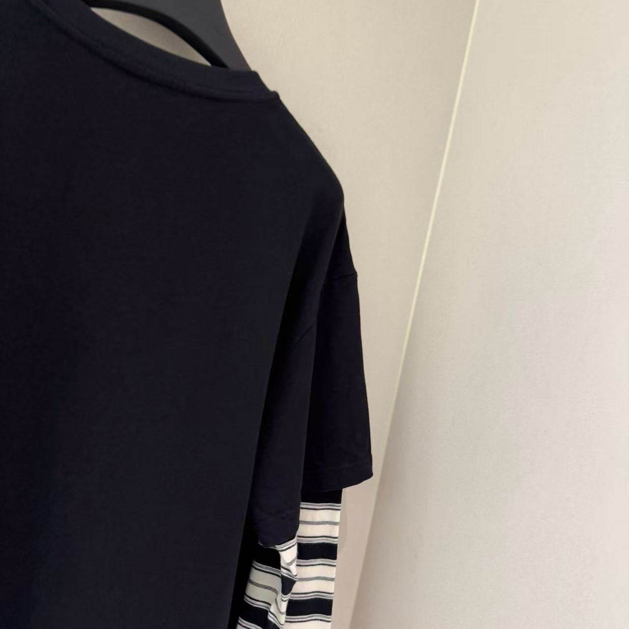 欧货26春新款时髦可爱蝴蝶结躲猫猫印花拼接条纹袖T恤女宽松上衣