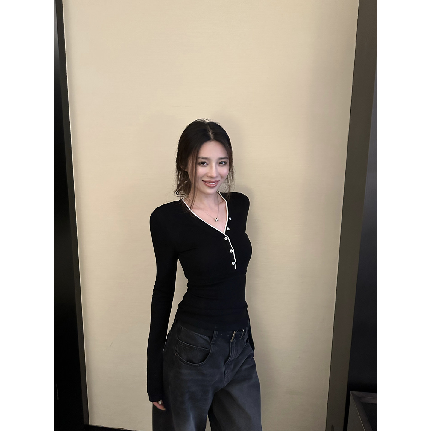 NanaByNana【独家万能搭】德绒自发热v领长袖t恤女冬收腰内搭上衣 - 图2