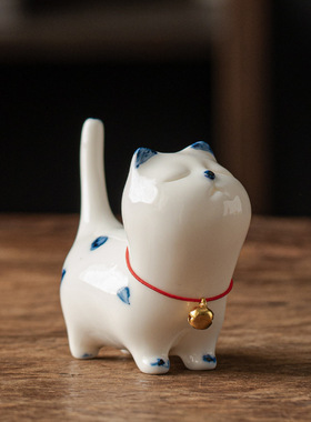 纯手绘陶瓷招财猫茶宠摆件家用室内茶桌装饰领结猫可爱茶玩小猫咪