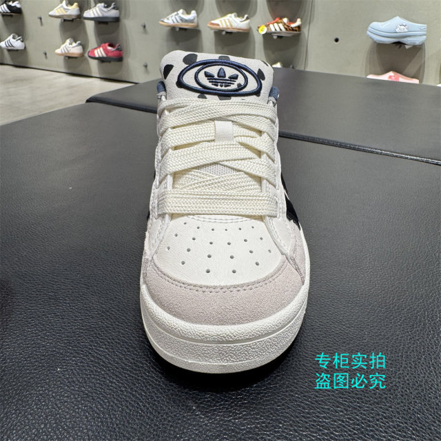 ເກີບຜ້າໃບ Adidas Clover Dalmatian JQ8733