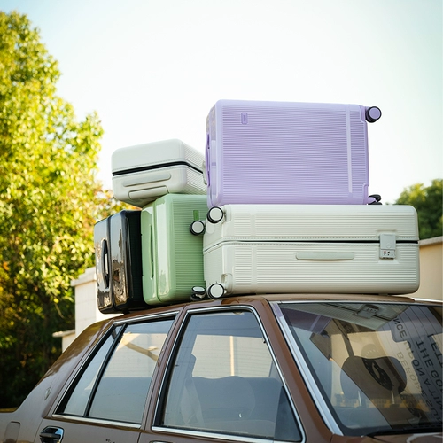 Вместительный и большой чемодан, 20 дюймов