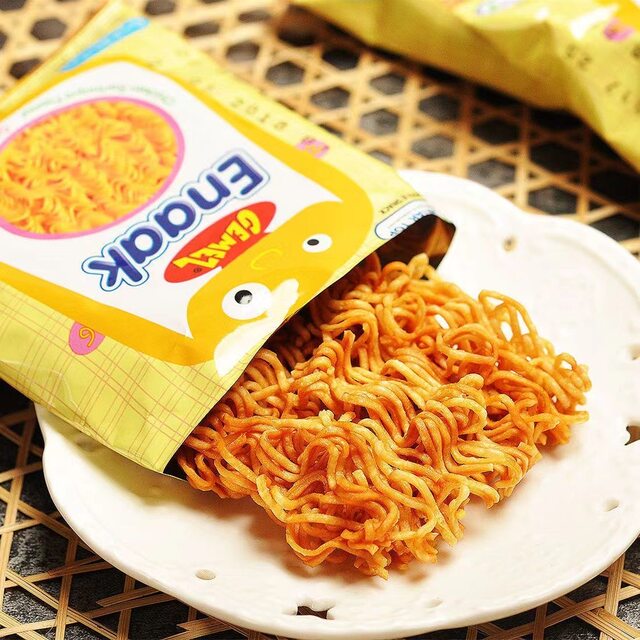 Indonesia imported Gemez chicken noodles dry noodles 30 bags of dry noodles Internet celebrity instant noodles casual snack food