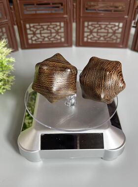 檀木木雕六角十二角刺球手部把玩手把件中老年人手持健身按摩木球