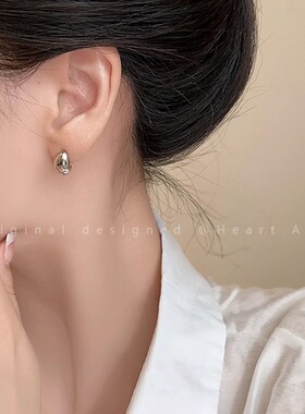 S925银针欧美金属小豆子耳钉简约设计感耳环女冷淡风气质耳饰