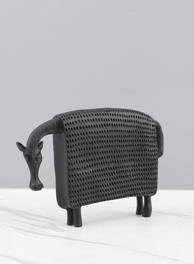 轻奢抽象树脂盔甲马动物装饰摆件