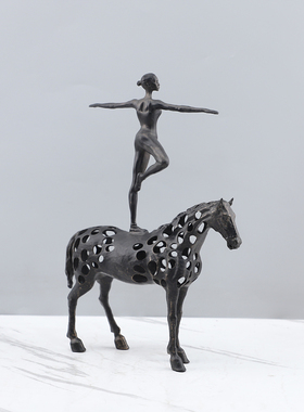 简约铸铁镂空马背跳舞女孩摆件