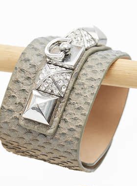 个性时尚铆钉蛇皮手镯