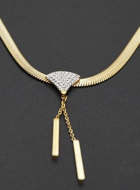 钛钢白色扇形流苏坠项链