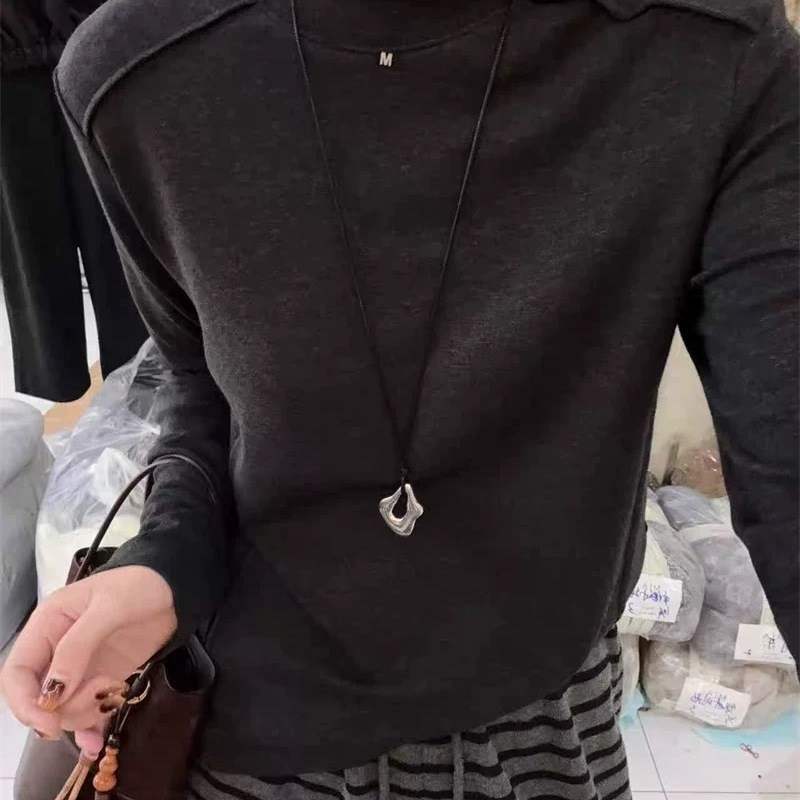 2025秋冬新款韩版时尚宽松半高领M字母长袖德绒T恤女打底衫上衣潮 - 图1
