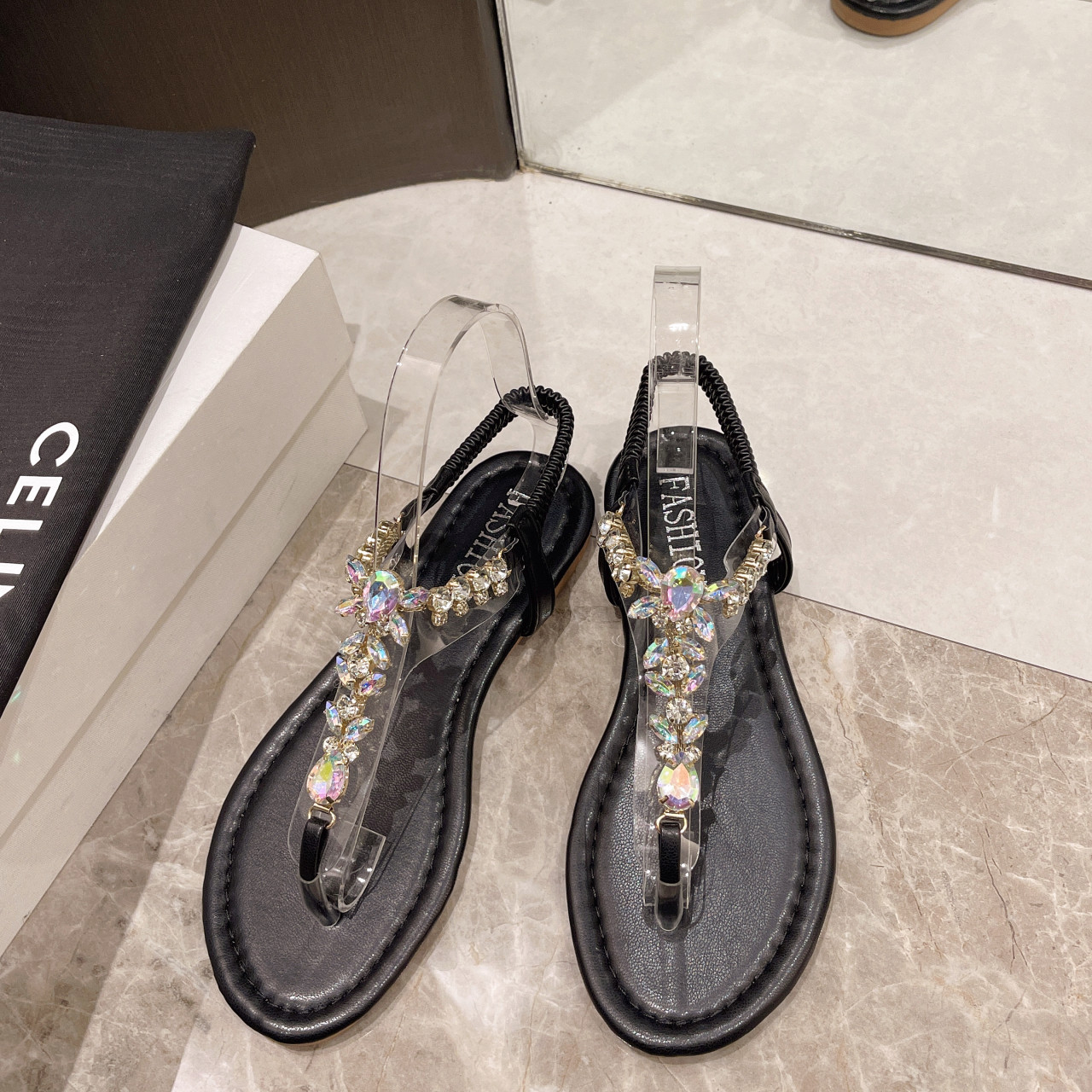 凉鞋女2026夏季新款平底百搭仙女风配裙子水钻夹趾沙滩鞋罗马鞋潮,淘宝优惠券,粉丝福利购,淘宝优惠卷