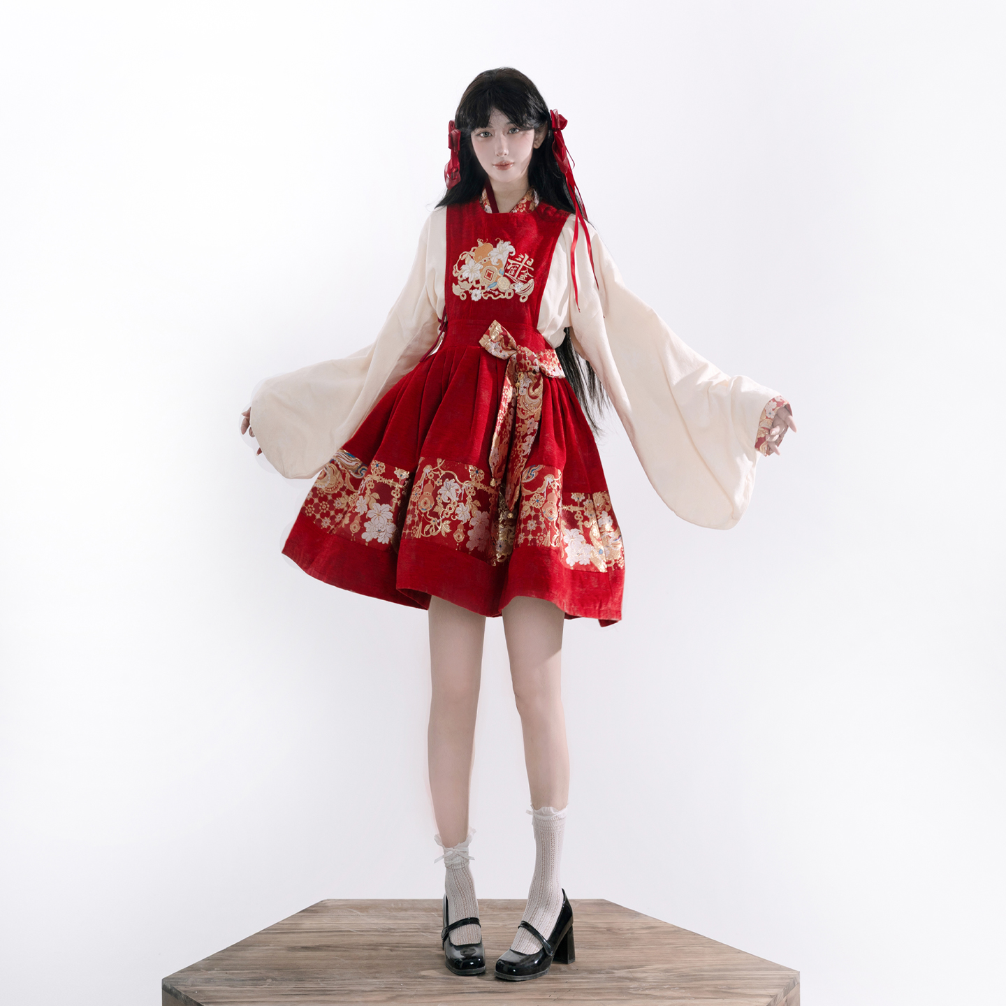 织尚御司[日进斗金]原创汉服女织金刺绣罩裙短袄汉元素拜年服秋冬 - 图0