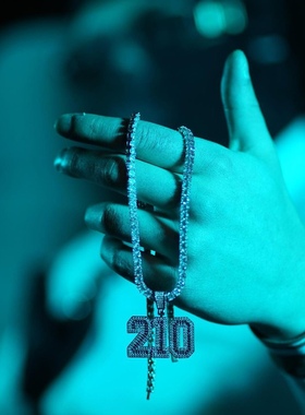 定制26款字母吊坠铜镶彩色锆石英文拼接数字嘻哈项链时尚男女饰品