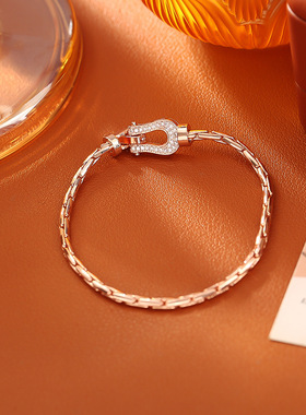 爆款玫瑰金精工马蹄扣手链时尚轻奢高级感本命年浪漫设计手饰潮女