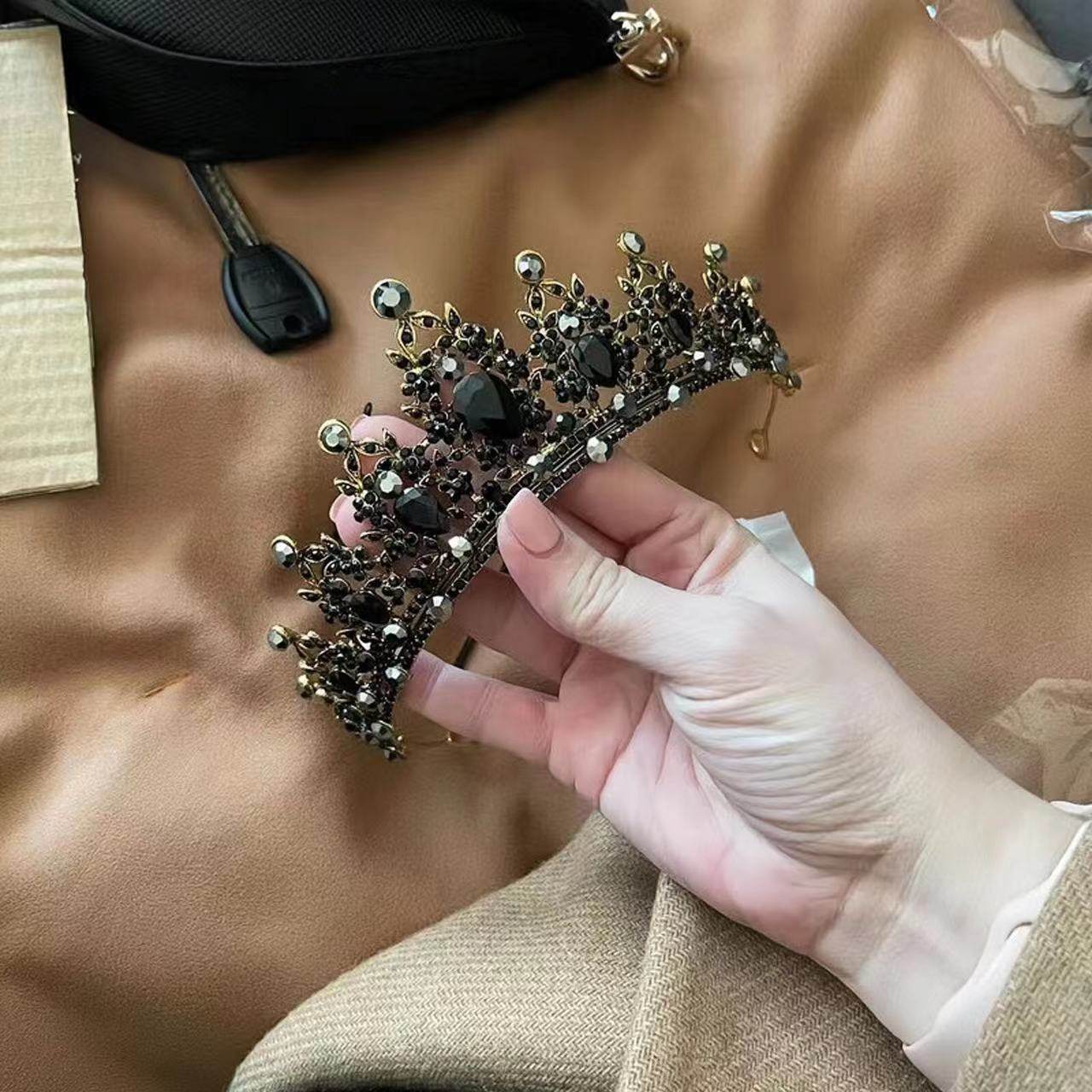 新娘皇冠黑色头饰婚纱水晶发箍公主头冠生日成人王冠高级感万圣节