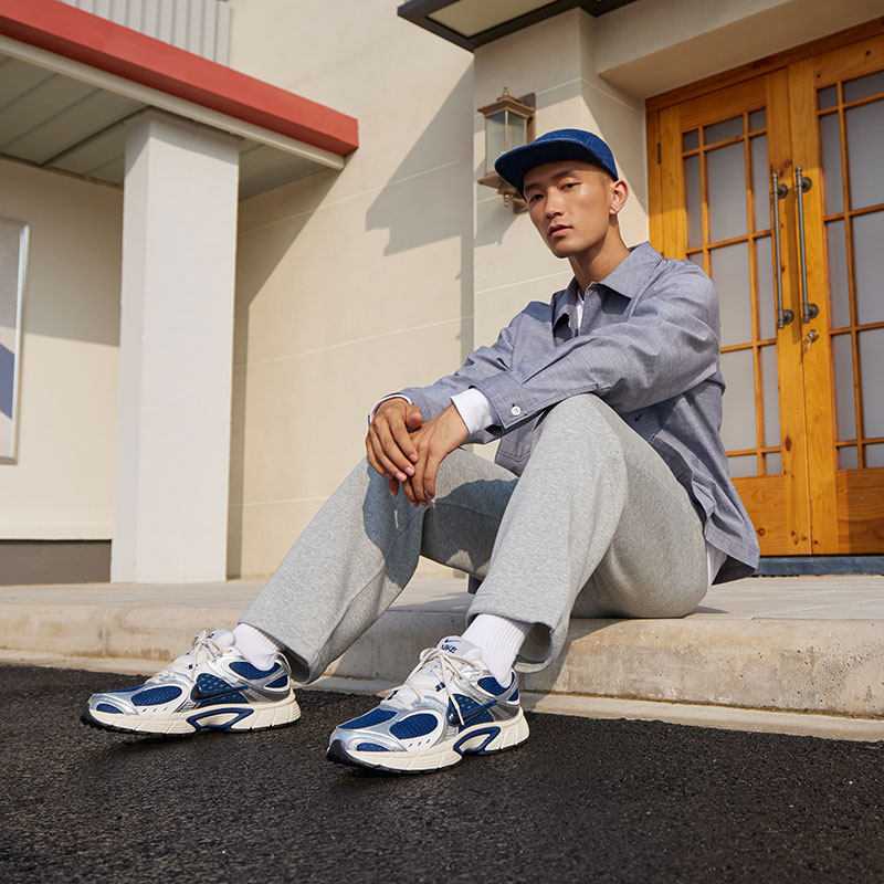 耐克男子轻便透气运动鞋春季复古跑鞋风抓地NIKE V5 RNR HJ5228,淘宝优惠券,粉丝福利购,淘宝优惠卷