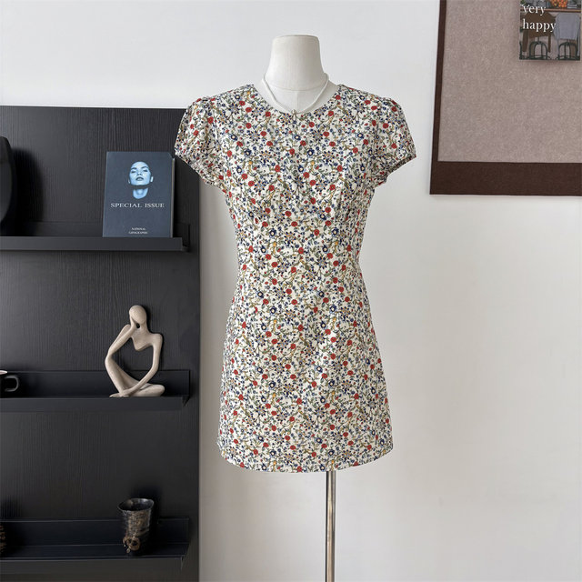 Lin Shiba ຕະຫຼາດດອກໄມ້ງາມລີສອດແບບ Retro Floral Skirt Round Neck Puff Sleeve Waist Sweet A-Line Dress