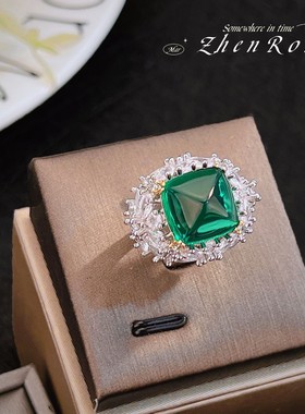 皇家蓝芬达祖母绿钻糖塔戒指女