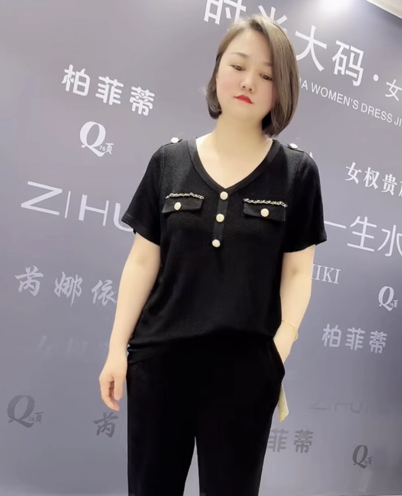 芮娜依莲9353夏款真丝醋酸面料V领气质短袖加大码女装纯色显瘦T恤 - 图2