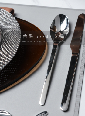 简约现代样板间餐桌红酒杯摆件