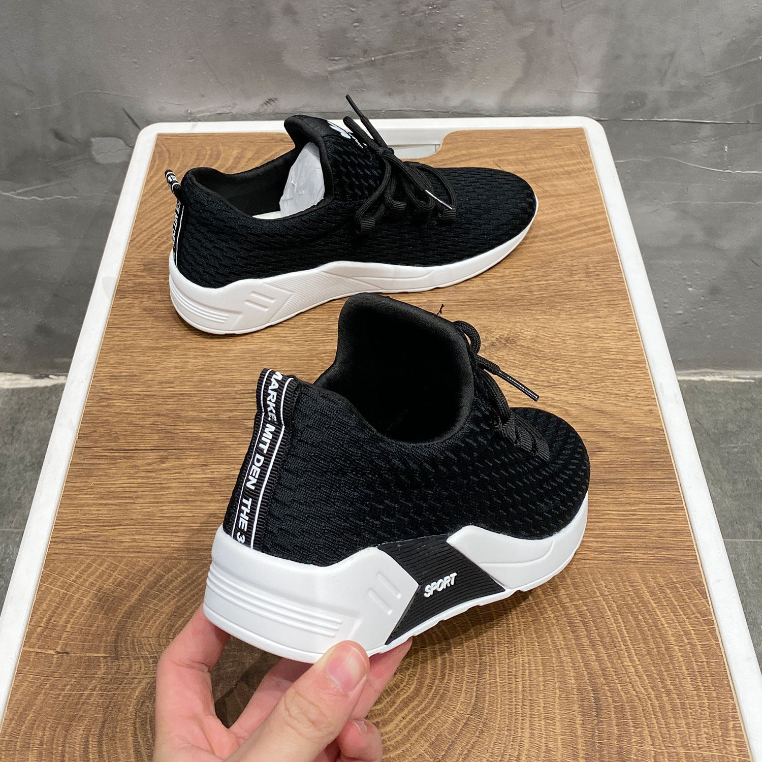 厚底运动鞋女跑步减震轻便百搭透气网面鞋黑色单鞋软底中年妈妈鞋,淘宝优惠券,粉丝福利购,淘宝优惠卷