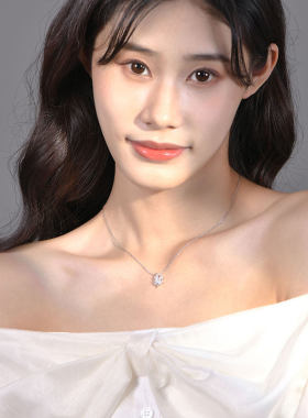 925银幸运四叶草项链女配饰轻奢小众高级感莫桑钻石吊坠生日礼物