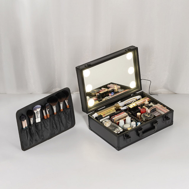 Makeup box and makeup artist with large capacity