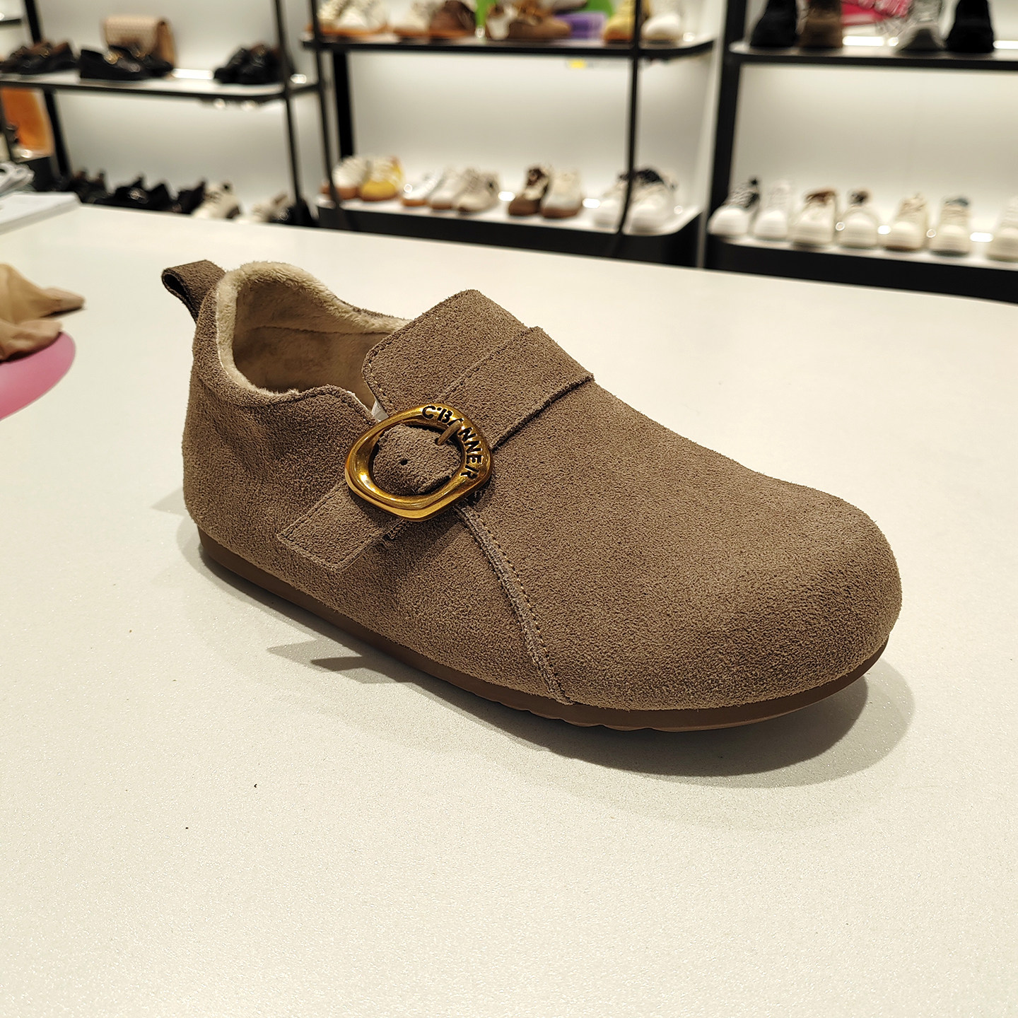 千百度女鞋2025冬季新款保暖绒里平底舒适休闲勃肯鞋潮 A25602006,淘宝优惠券,粉丝福利购,淘宝优惠卷