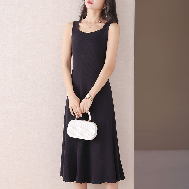  伊自尚服饰连衣裙