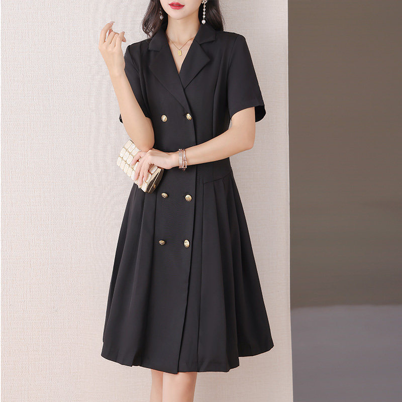  伊自尚服饰大码女装