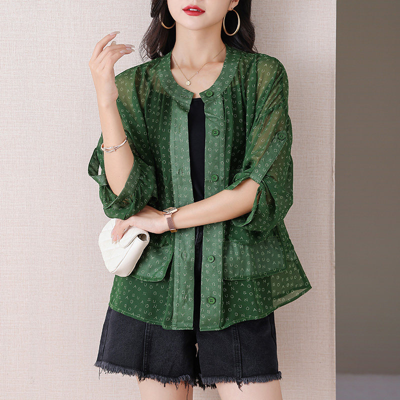  伊自尚服饰常规大码外套