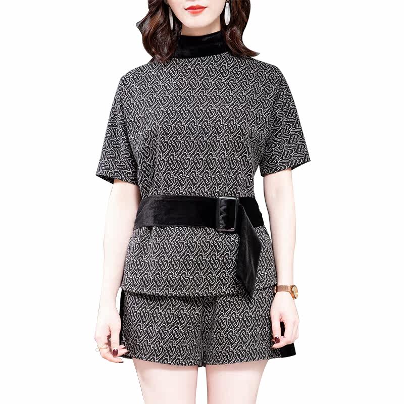  伊自尚服饰大码女装