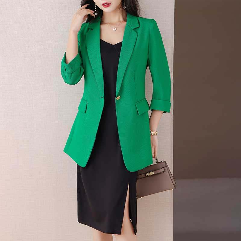  伊自尚服饰常规大码外套