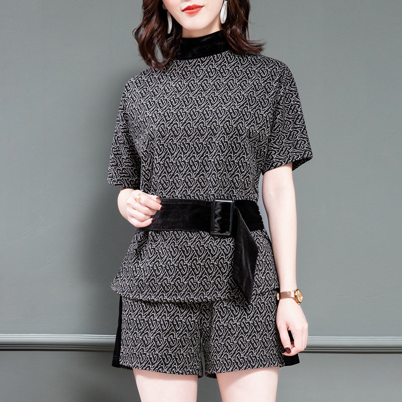  伊自尚服饰大码女装