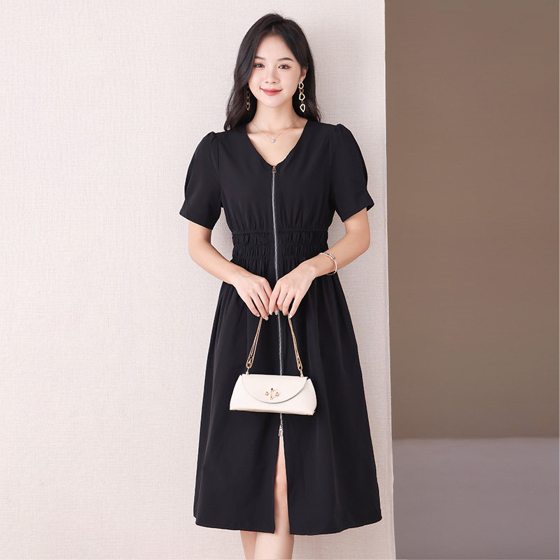  伊自尚服饰连衣裙