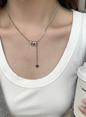 个性高级感百搭银色波浪纹笑脸吊坠项链新款爆款小众重工毛衣链女