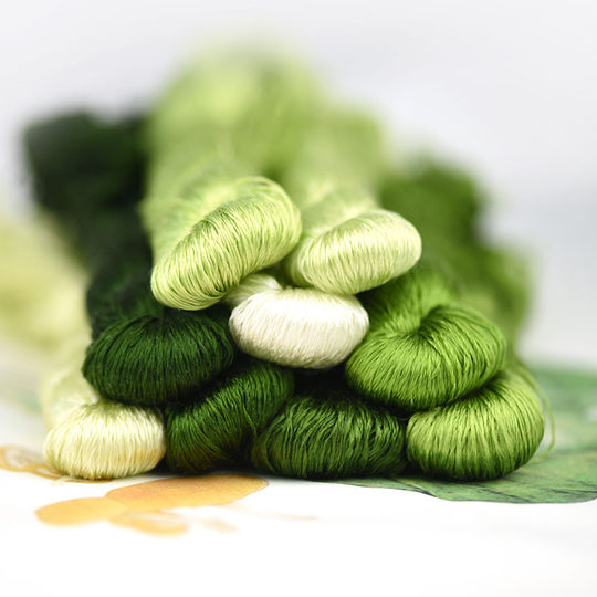 No. 107 6A velvet flower handmade accessories material mulberry silk thread pure silk Hunan embroidery free no twisting velvet thread cabbage green