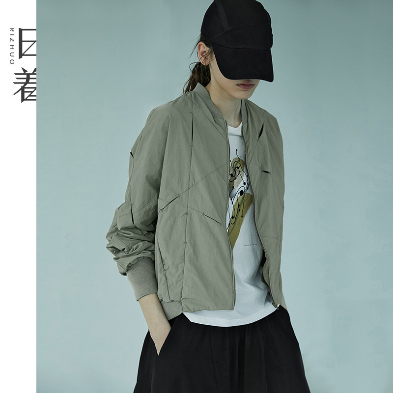 日着经典轻户外短外套2026新款春季宽松休闲独特好看夹克棒球服女,淘宝优惠券,粉丝福利购,淘宝优惠卷