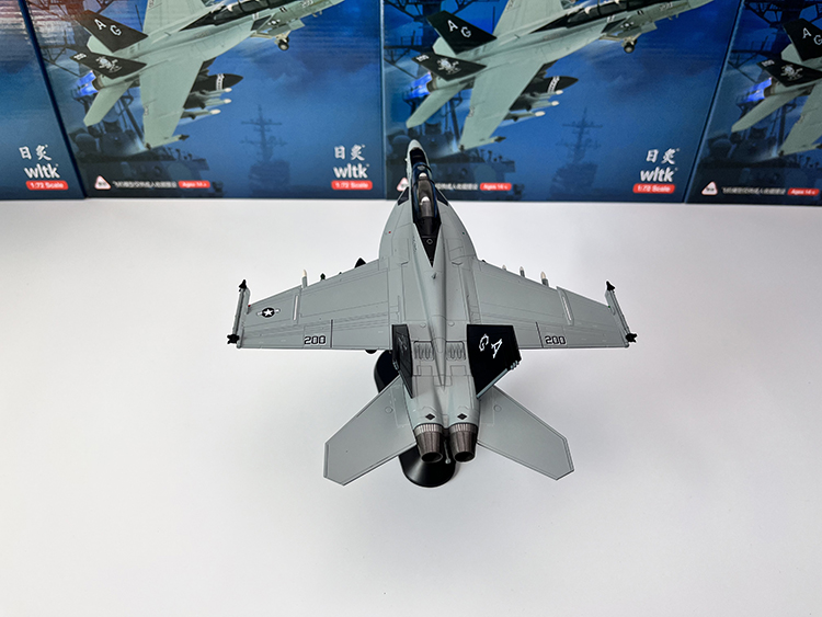 1/72美国F/A-18F超级大黄蜂F18舰载战斗机成品飞机军事模型摆件-图3